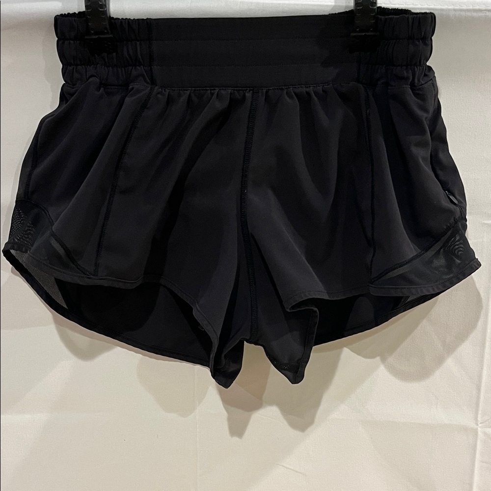 Lululemon Athletica shorty Hot High Rise Black shorts size 4